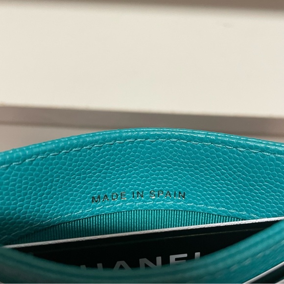 (SOLD) Chanel Quilted Caviar Turquoise Card Holder (2289****) - Picture 6 of 9